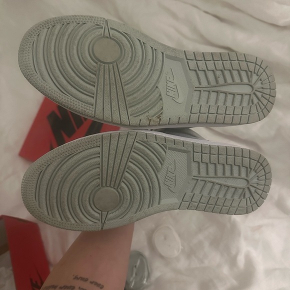 Nike women’s air Jordan high OG- Seafoam/white - Picture 4 of 5